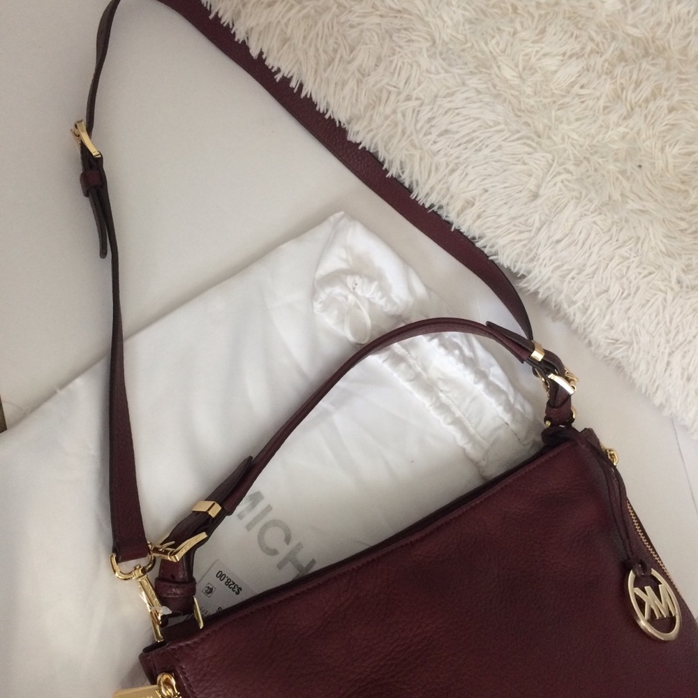 Michael Kors Essex Merlot Leather Bag - Picture 4 of 7